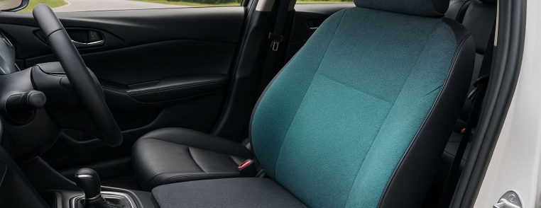 Bilinteriør med treningsmatter, illustrerer holdbarhet i hverdagen.